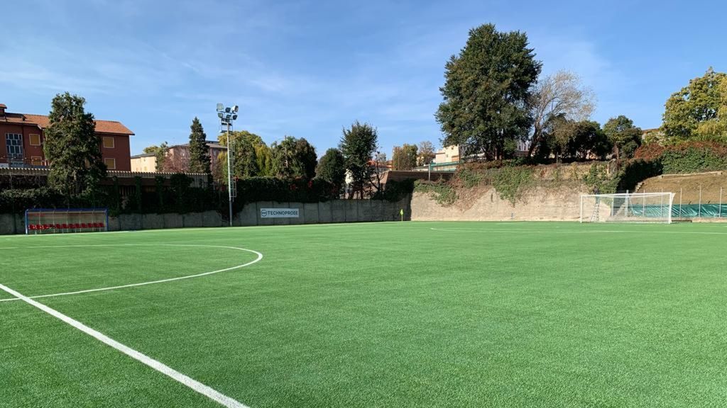 campo-da-calcio-le-aziende-si-nascondono_7efa6aac-578d-11ed-bcd6-3f7af12dc699_1920_1080_v3_xl_16_9
